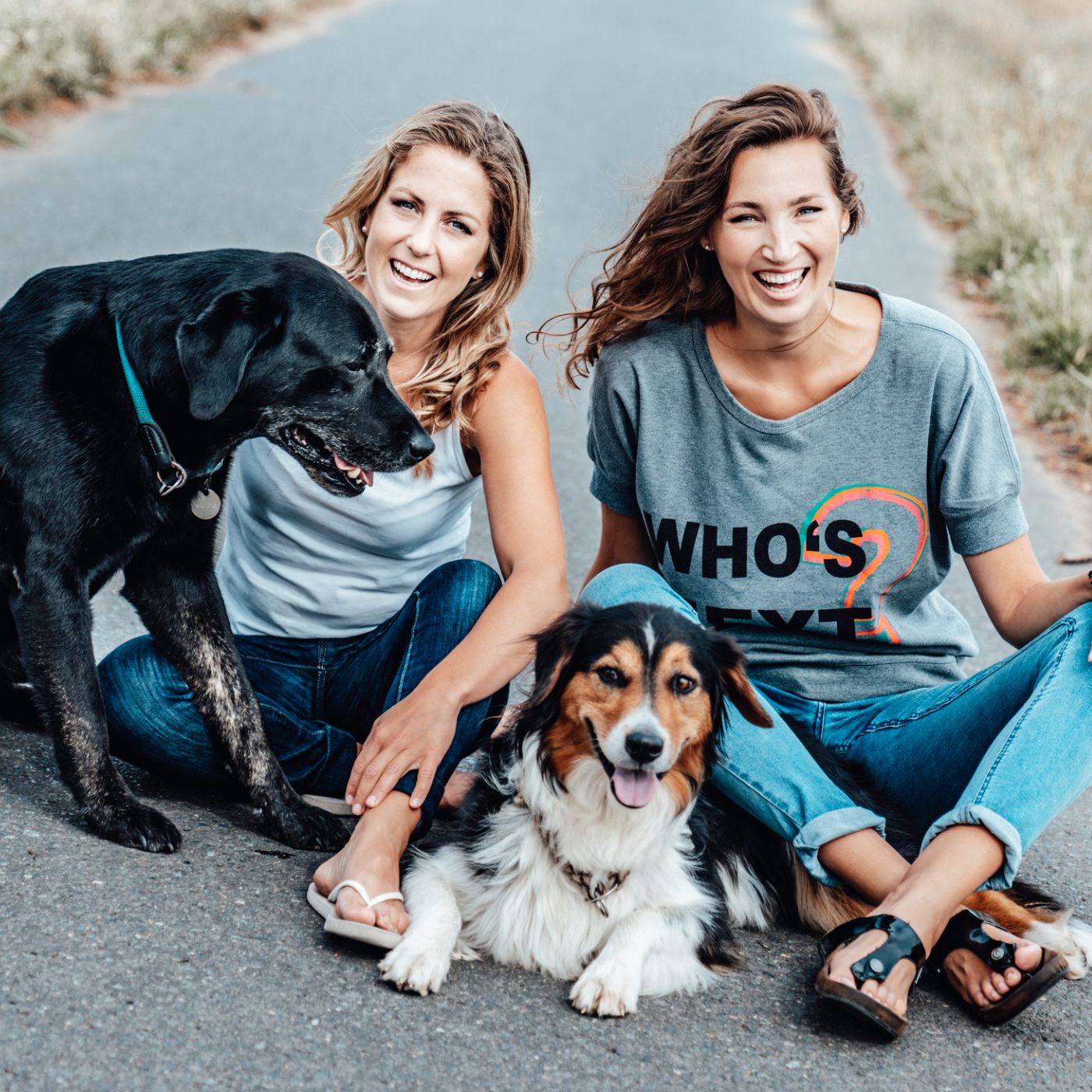 Caroline von Schwerin und Stephanie Klann von Beautiful Commitment mit ihren vegan lebenden Hunden Cube und Bella