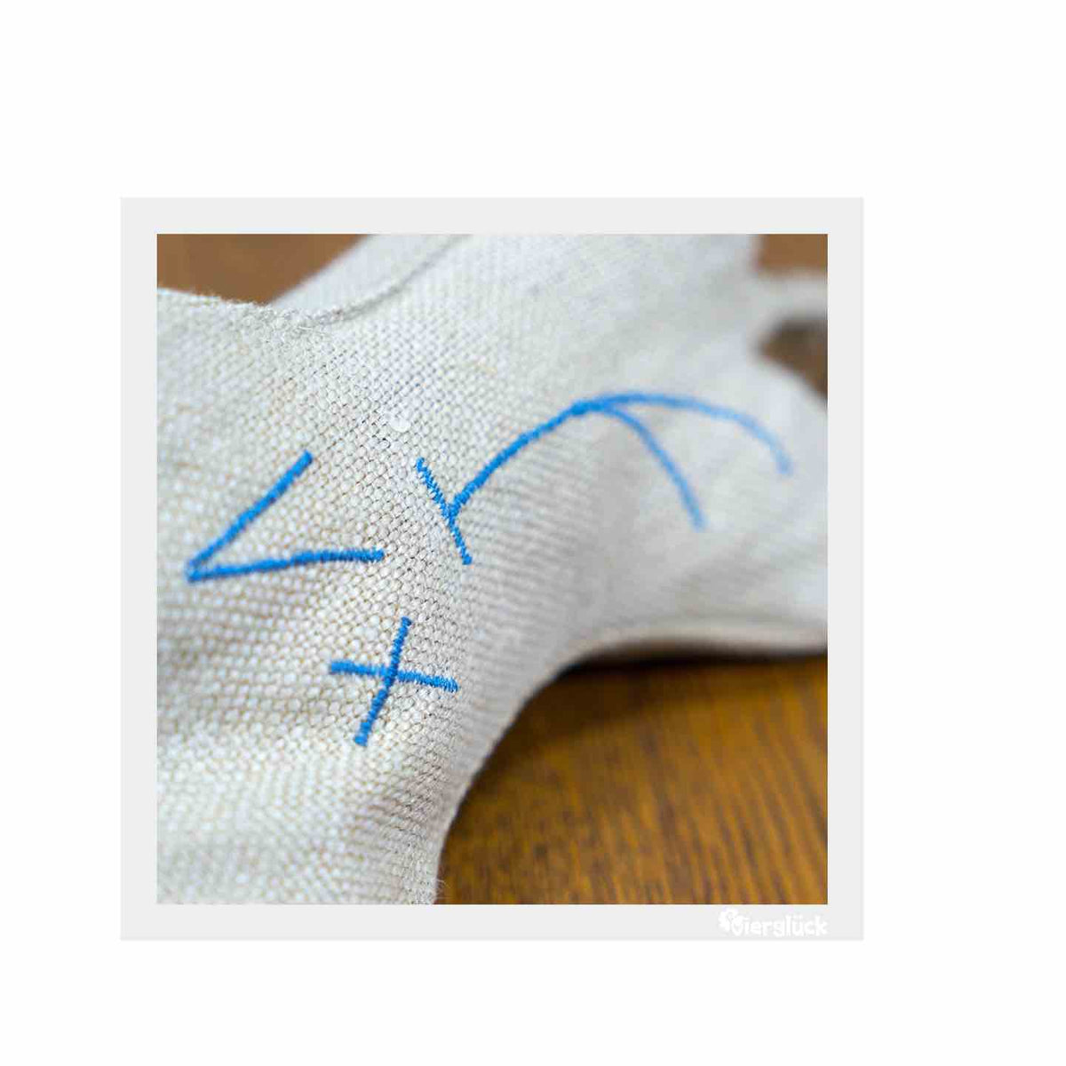 Vierglück Hunde Kuscheltier No.2 - "Knochen mit Zopf"